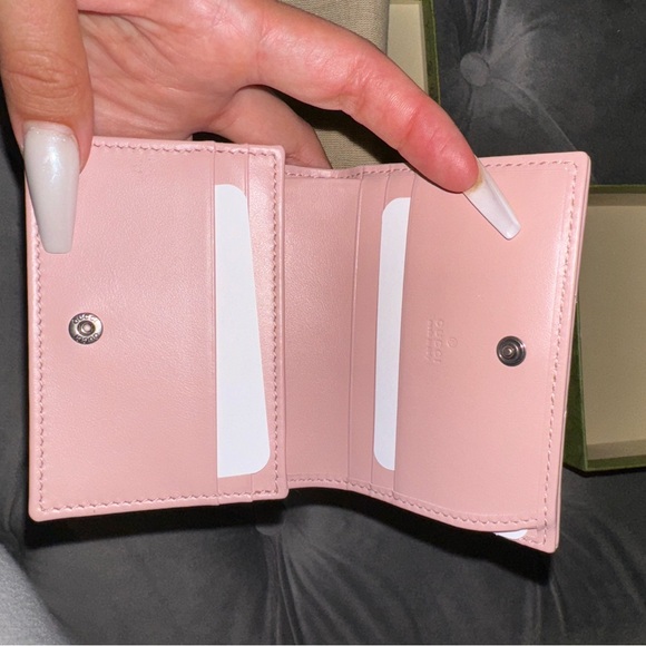 NWT Limited edition light pink
GG MARMONT MATELASSÉ CARD CASE WALLET - Picture 9 of 10